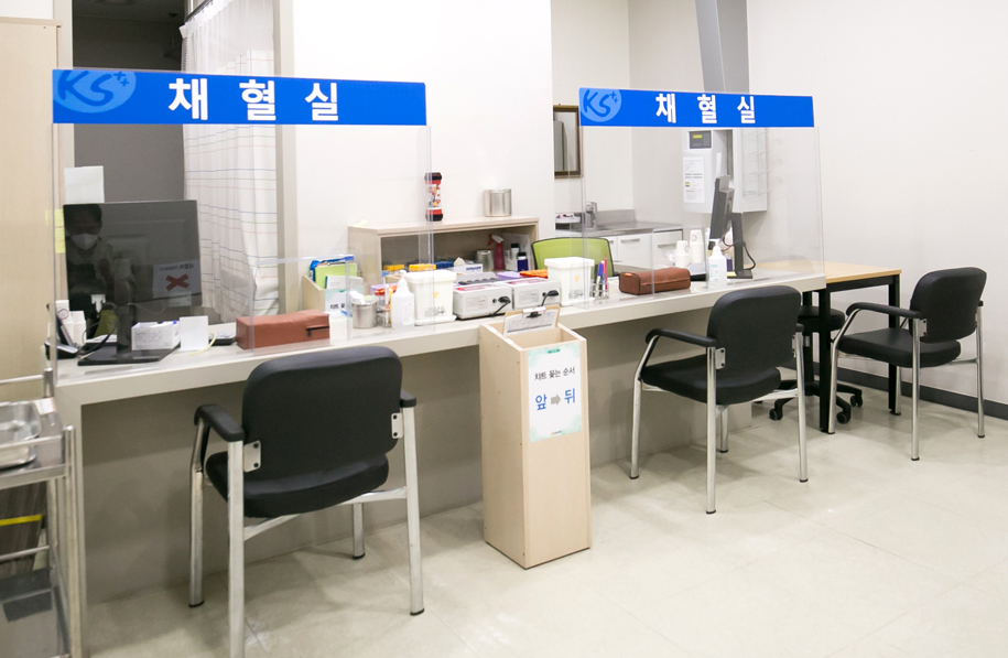 지하 1층 채혈실